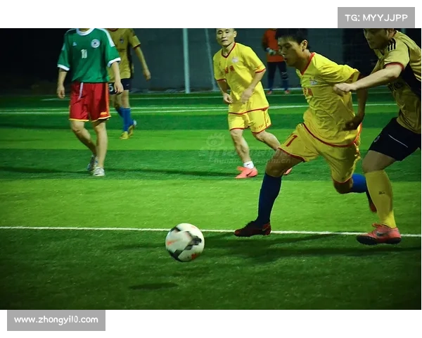 允许足球踢的比赛